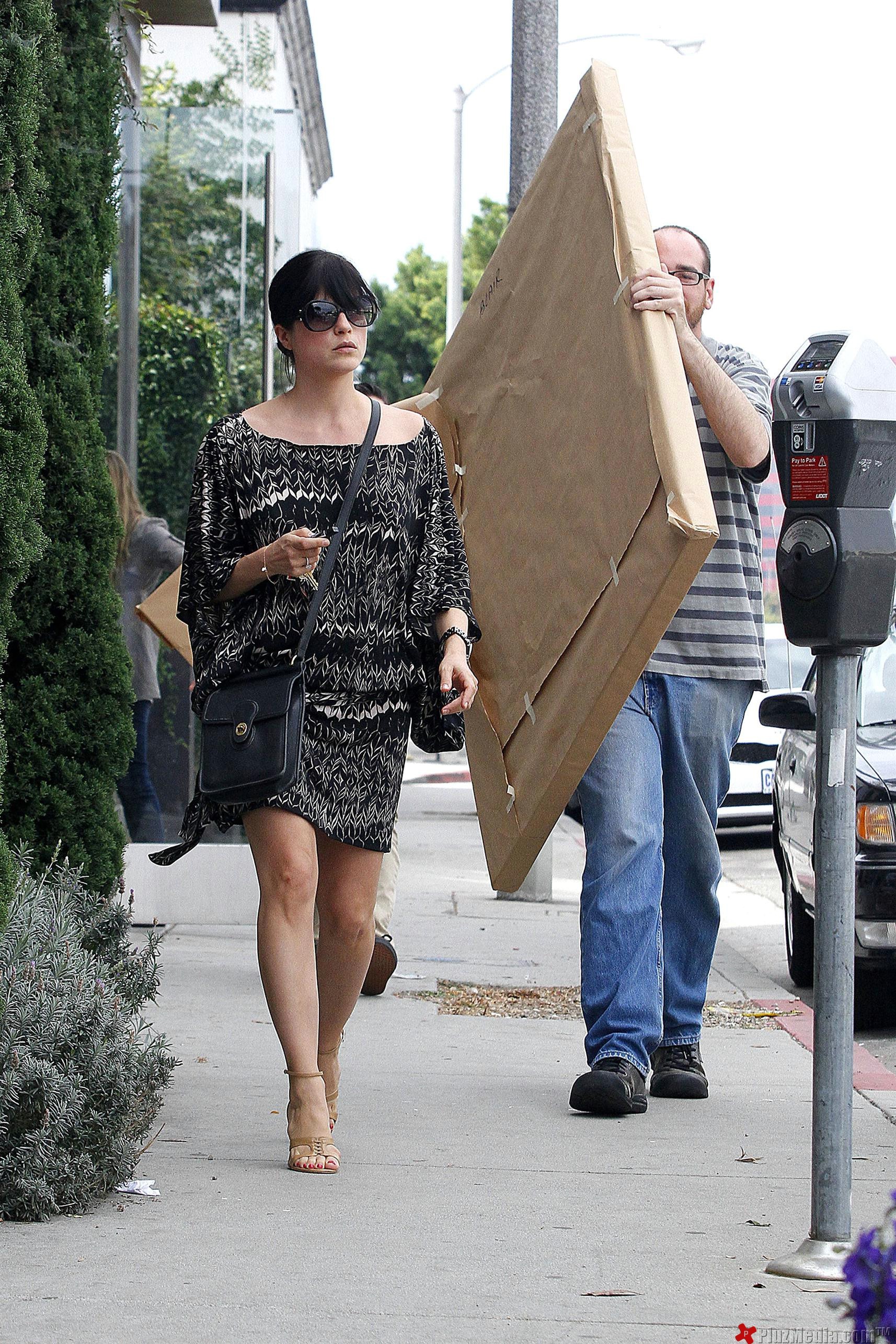 Selma Blair running errands in West Hollywood-01b4ffece9ace7969e3f71bd85cb04e9.jpg | Picture 91802